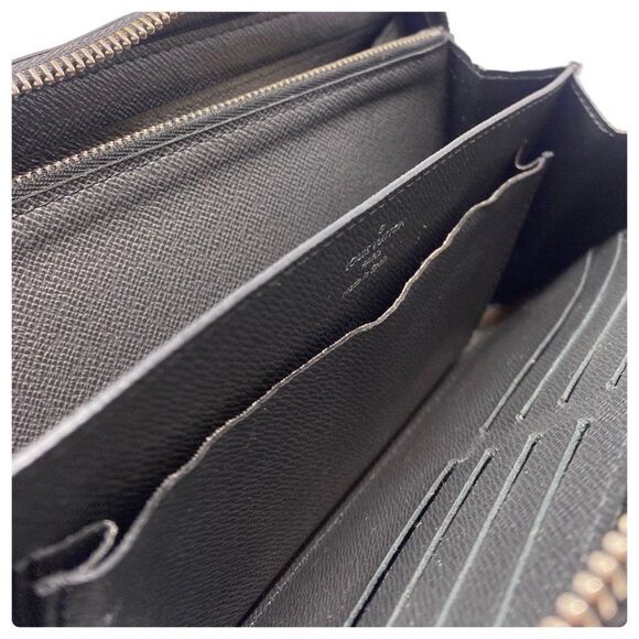 Louis Vuitton Taiga Zippy XL Wallet - Picture 8 of 8